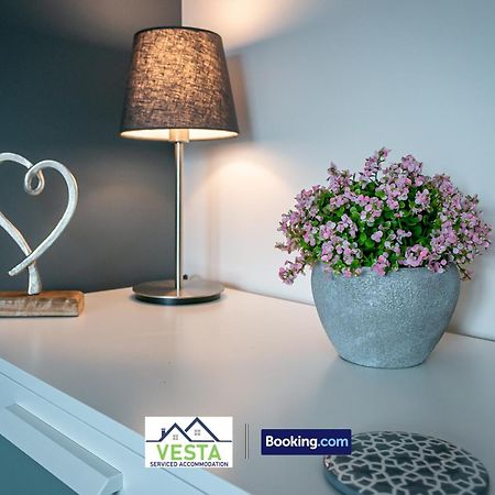 Three Bedroom Apartment By Vesta Serviced Accommodation & Short Lets Hatfield With Free Parking Εξωτερικό φωτογραφία