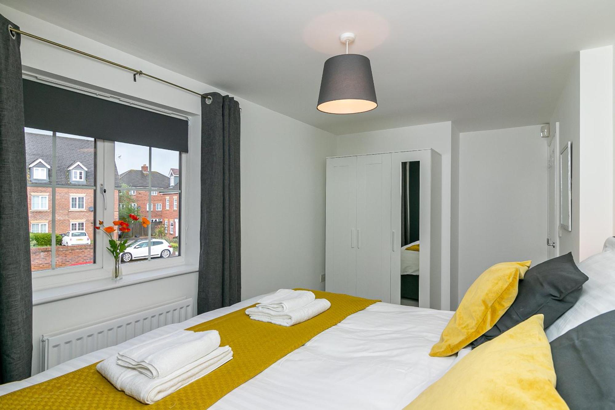 Three Bedroom Apartment By Vesta Serviced Accommodation & Short Lets Hatfield With Free Parking Εξωτερικό φωτογραφία