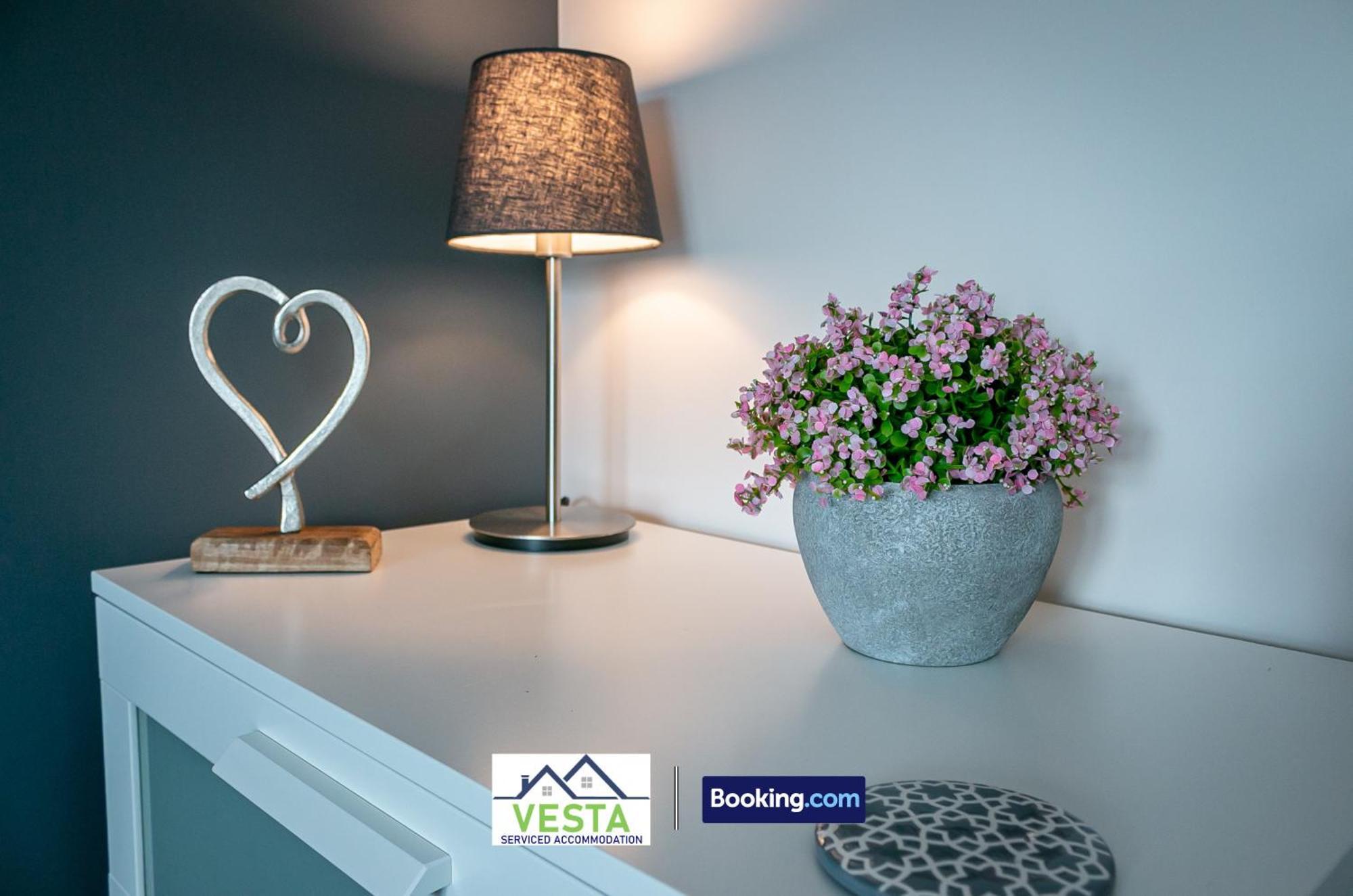 Three Bedroom Apartment By Vesta Serviced Accommodation & Short Lets Hatfield With Free Parking Εξωτερικό φωτογραφία