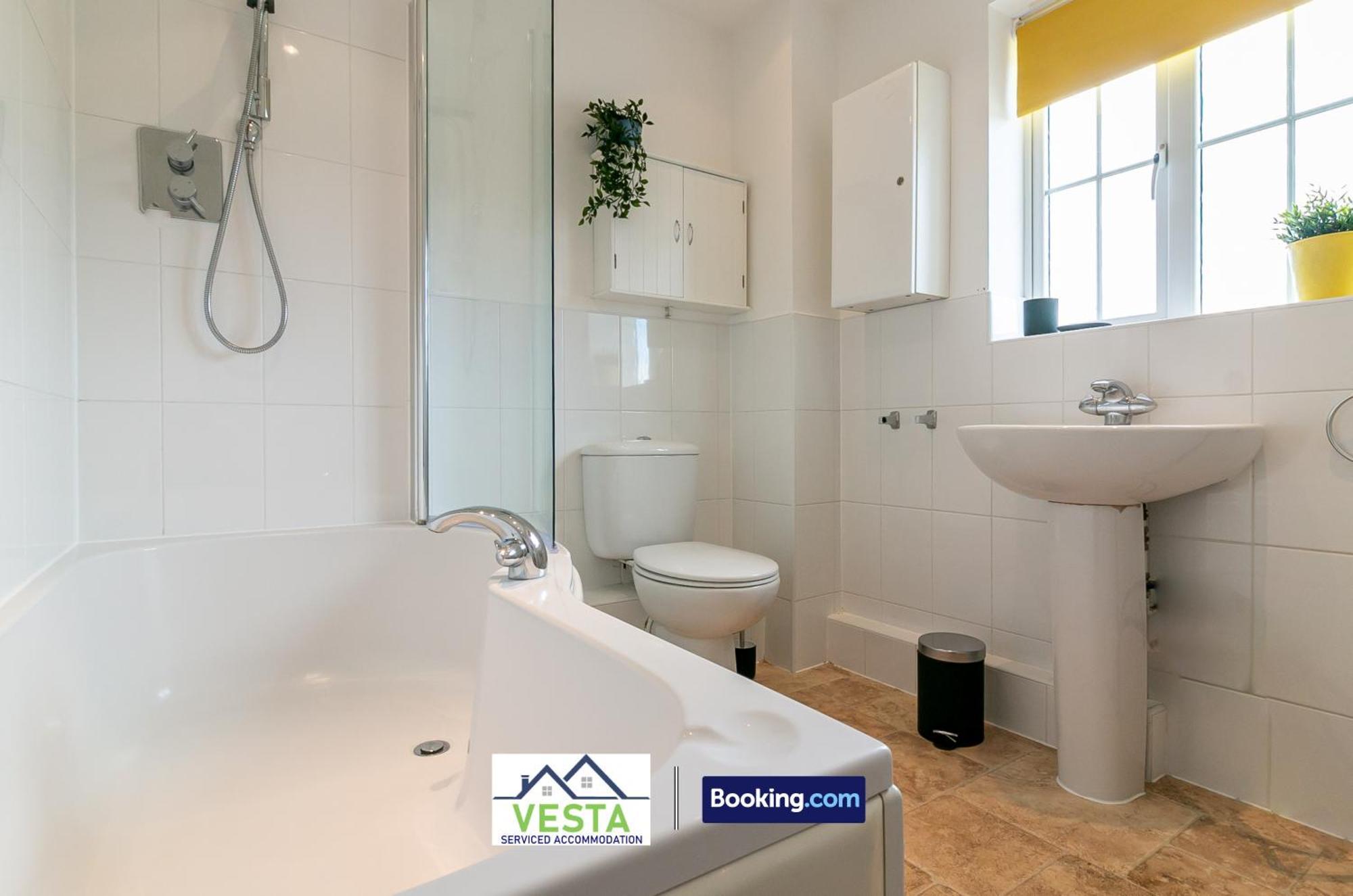 Three Bedroom Apartment By Vesta Serviced Accommodation & Short Lets Hatfield With Free Parking Εξωτερικό φωτογραφία