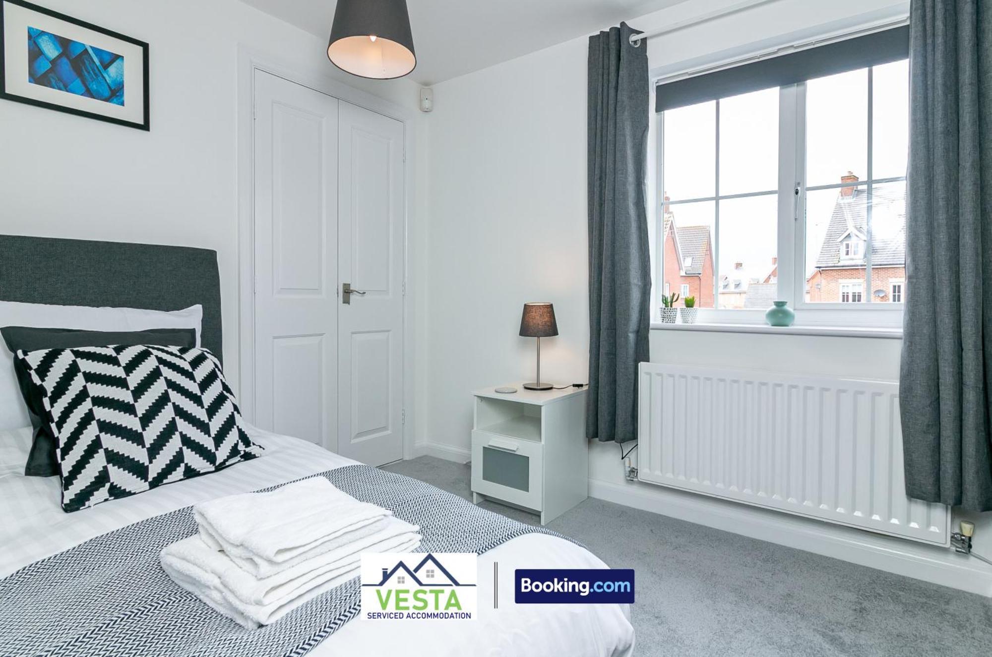 Three Bedroom Apartment By Vesta Serviced Accommodation & Short Lets Hatfield With Free Parking Εξωτερικό φωτογραφία