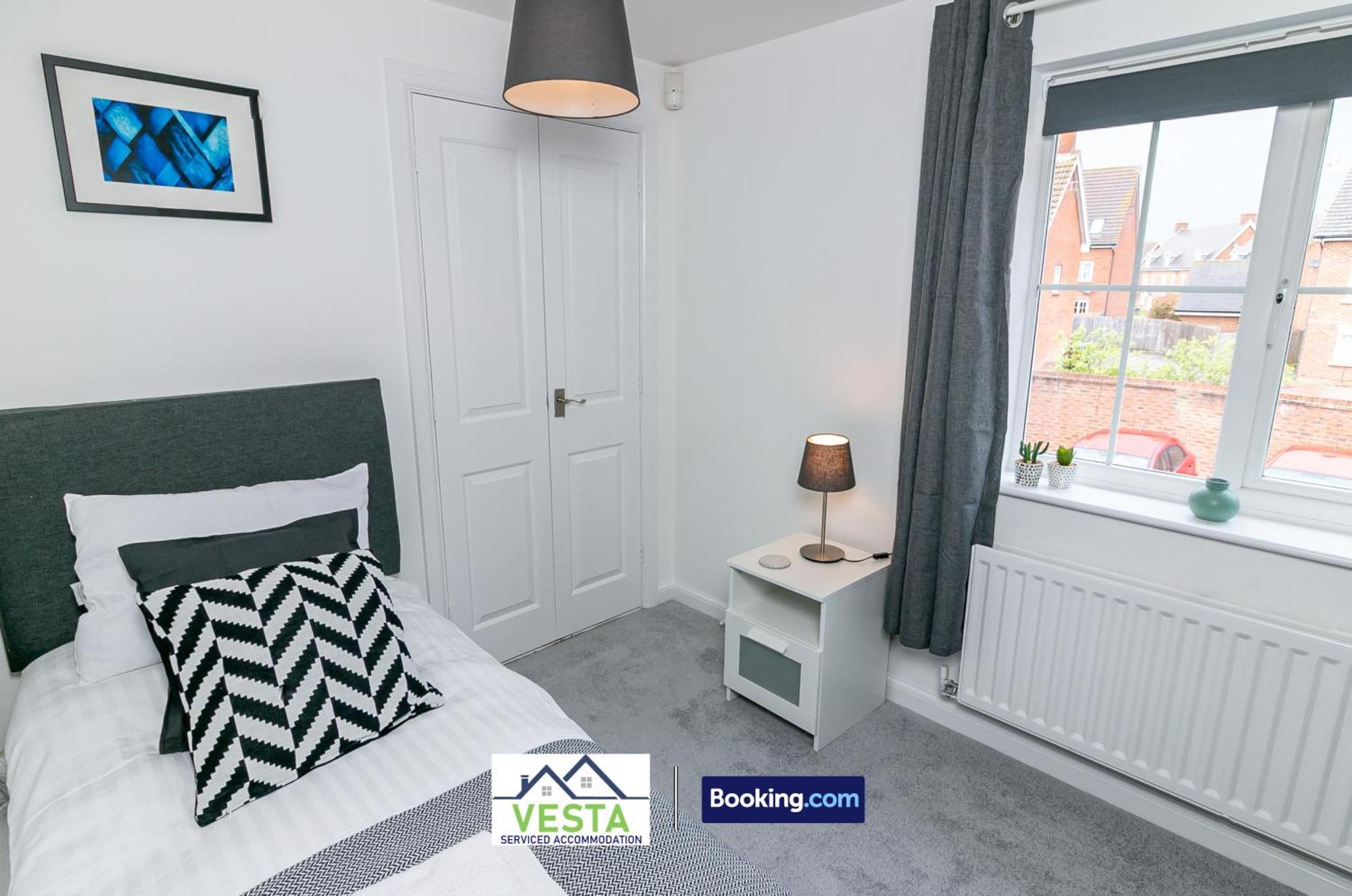 Three Bedroom Apartment By Vesta Serviced Accommodation & Short Lets Hatfield With Free Parking Εξωτερικό φωτογραφία