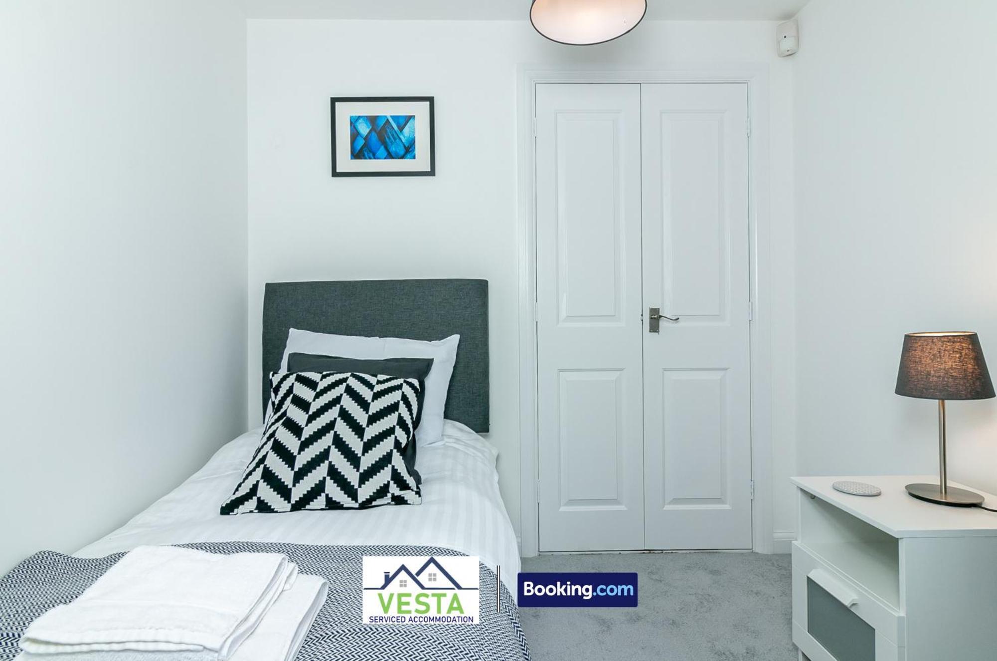 Three Bedroom Apartment By Vesta Serviced Accommodation & Short Lets Hatfield With Free Parking Εξωτερικό φωτογραφία